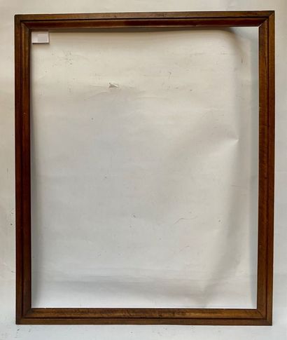 null CADRE en noyer mouluré 

XIXème siècle 

98 x 79 x 5 cm - 40F