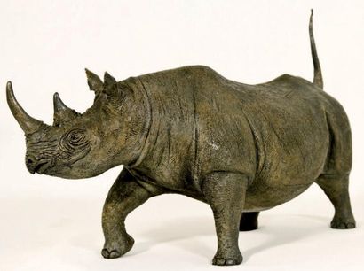 TREGAUT Olivia (née en 1963) Rhinocéros noir prêt à charger Bronze à patine brune,...