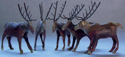 CHAIKIN Michael (XXème s.) Group of five Reindeers Cuivre, bronze et acier, chaque...