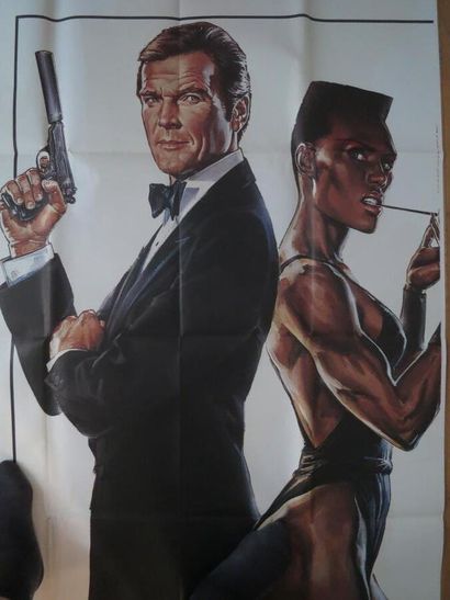 null Dangereusement vôtre (James Bond 007) (1985) 

De John Glen avec Roger Moore,...