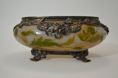 null Verrerie d'Art Lorrain - Saglier Frère et Cie 

COUPE ovale en verre multicouche...