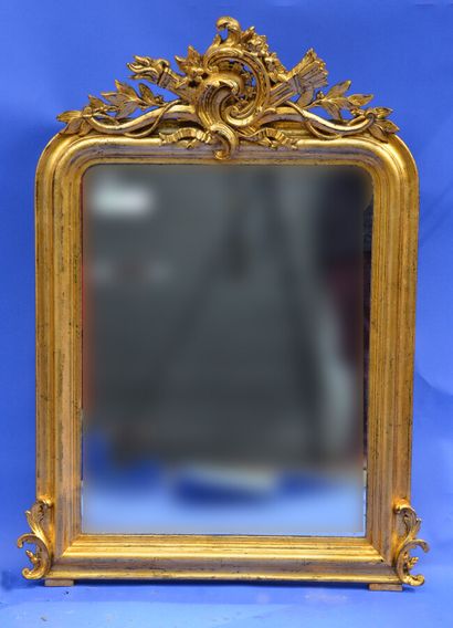 null Wood and stucco rounded top mirror with rocaille cartouches

19th century

107...