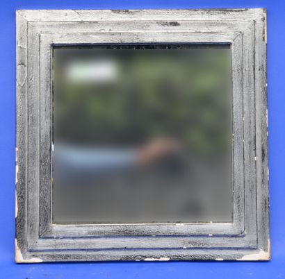 null MIROIR rectangulaire en bois argenté à gradins

XX° siècle

53 x 53 cm