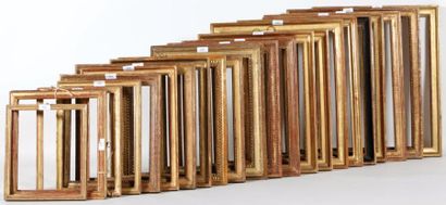 null Paire de BAGUETTES en bois mouluré et doré. XVIIIe siècle. 26,5 x 30 x 3 cm