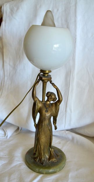 null MEDNAT

Young woman light-holder in gilded metal, base in onyx, signed

Height...