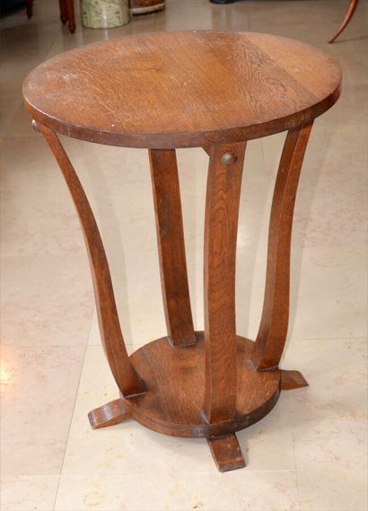 null Natural wood pedestal table with four curved legs

Circa 1920

Height : 63 cm...