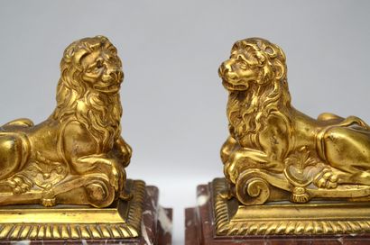  School of the XVIIIth century 
Pair of reclining lions 
Gilt bronze. 
The lion is...