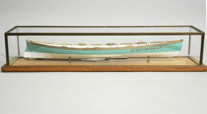  MAQUETTE de BATEAU 
Barque "Men a vaur" à 6 rames 
Long. : 46 cm