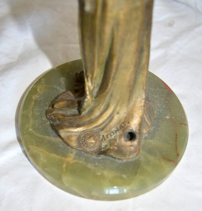 null MEDNAT

Young woman light-holder in gilded metal, base in onyx, signed

Height...