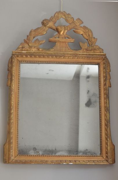null Gilded wood wedding mirror decorated with a frieze of pearls, twisted ribbon,...