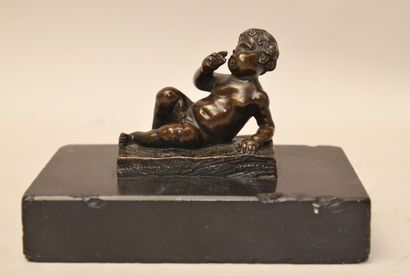 null Ecole du XIXème siècle

Amour allongé

Bronze à patine sur un socle recatangulaire...