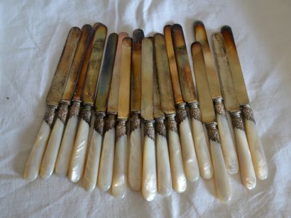 Suite of 17 mother of pearl dessert knives...