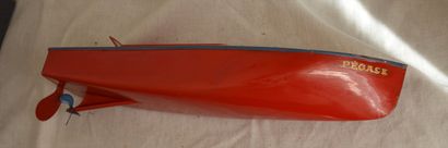 null Hornby racing boat in its box, good condition

Length : 32 cm