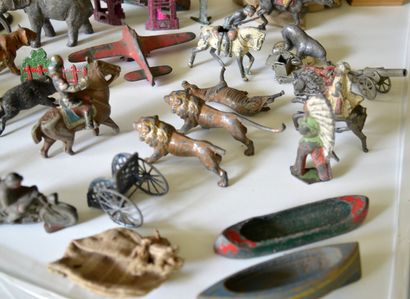 null Strong batch of figurines mainly in lead: pagoda, animals, various ...

Around...