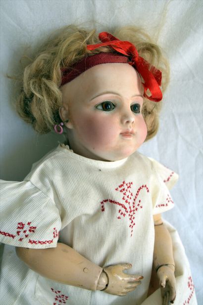 Porcelain doll n°3 
Legs, arms, articulated...