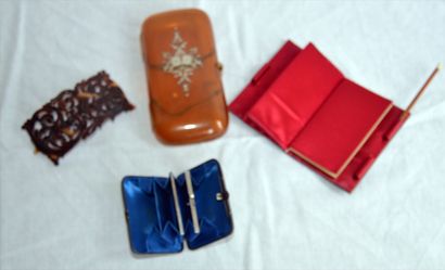 null Lot: horn case, a hair clip, a silver inlaid case, a ball book, a purse

XIXth...