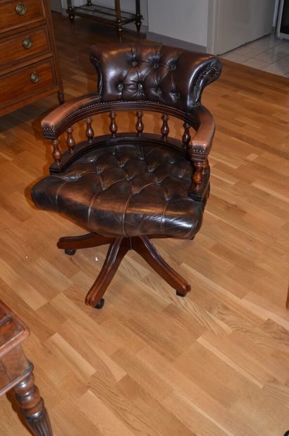 null Natural wood upholstered desk chair with balusters

England,