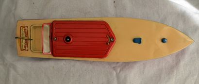 null Hornby racing boat in its box, good condition

Length : 32 cm