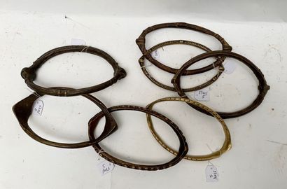 Beau lot de 7 bracelets de cheville en bronze...