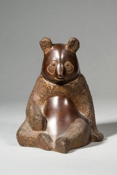 LHOSTE 
Panda assis 
Bronze à patine brune,...