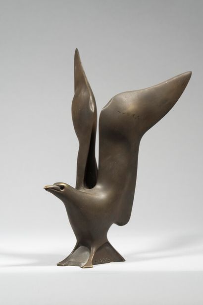 LHOSTE 
Oiseau aux ailes dressées 
Bronze...