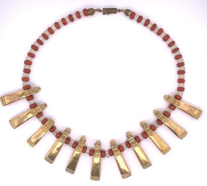 null Pre-Columbian style NECKLACE in gilded metal, decorated with jasper and quartz...