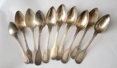 null LOT OF silver cutlery (800), double filet model including :

9 spoons, old man...
