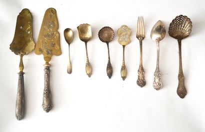 null LOT OF silver and vermeil cutlery (800), including:

4 pieces of cake and candy...