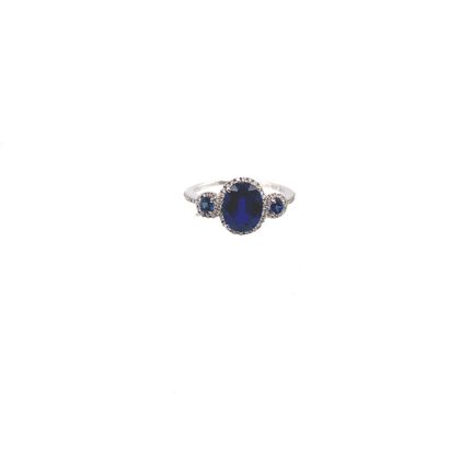 null White gold ring (750) set with an oval mixed-cut sapphire and two small sapphires...