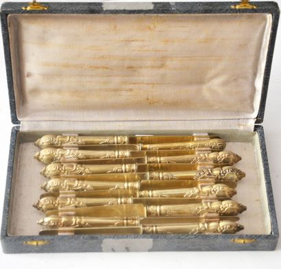 12 GOLDEN KNIVES (800), cored handle with...
