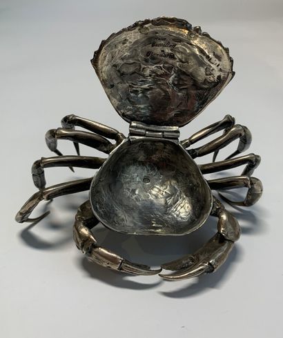 null GIANMARIA BUCCELLATI

Crab in silver (925) forming a ring holder

Italian work

Signed,...