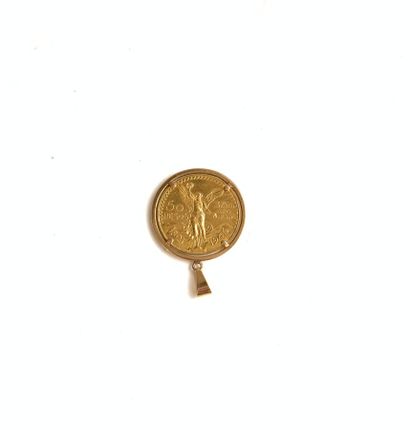 Gold pendant (750) mounted on a 50 pesos gold coin 
Gross weight: 52.2 g. Diam:...