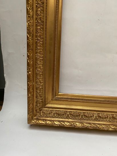 null Wood and gilded stucco frame called Barbizon 

Early 20th century 

70,5 x 51...