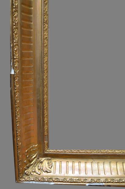 null Wood and gilded stucco frame called "à canaux". 

19th century. (missing).

97...