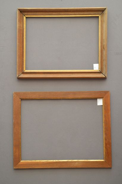  Deux CADRES en bois ciré (un à refixer) 
XXème siècle 
76,5 x 55,5 x 7 cm- 68,5...