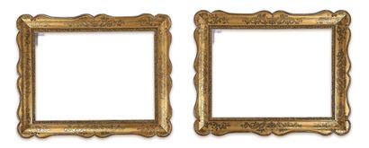 null Pair of moulded and gilded wood frames, decorated with a frieze of water leaves,...