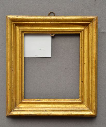  CADRE dit "Salvator Rosa" en bois mouluré et doré 
Italie, XVIIème - XVIIIème siècle...