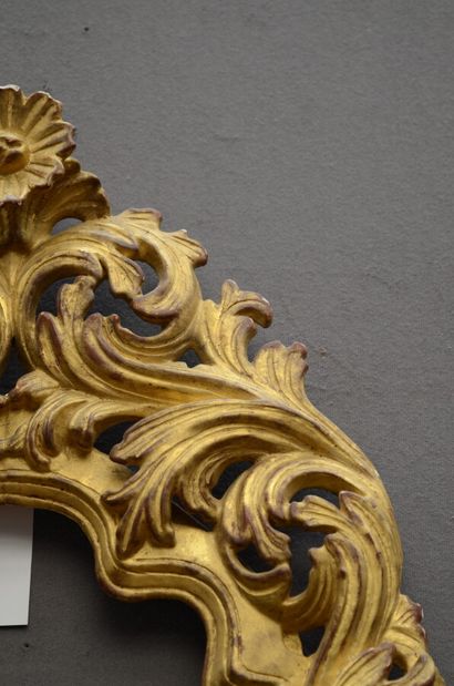 null Carved and gilded wooden pediment frame decorated with large openwork acanthus...