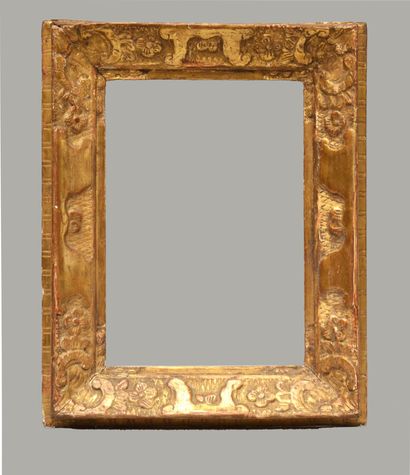 null Wooden frame, moulded, carved and gilded with flowers, gilding resumed

Provence...
