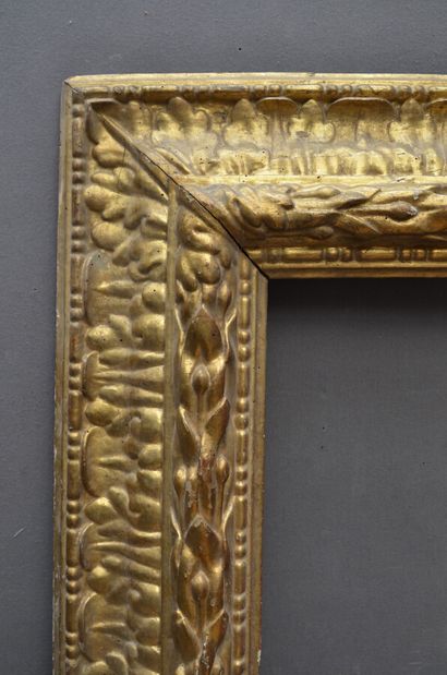 null Large and exceptional carved and gilded wood frame with friezes of rosaries,...