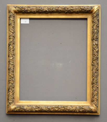 null Wooden and gilded stucco frame with laurel garland decoration 

Circa 1900

62...