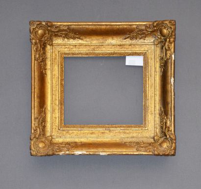 null Gilded wood frame decorated with flowers and foliage surrounding reserves 

XIXth...