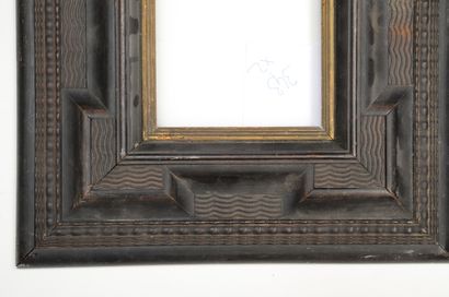 null Deux CADRES en bois mouluré et noirci style Pays-Bas, XXème siècle

15,5 x 11,5...