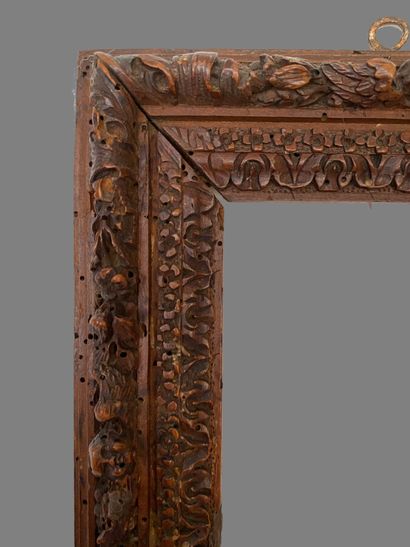 null A carved wood frame, with foliage and foliage motifs, centered in the middle...