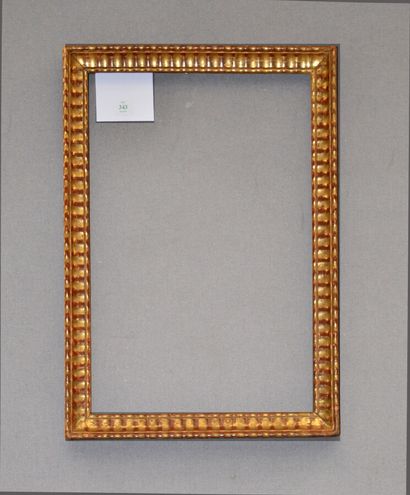 null CADRE en bois guilloché et doré

Milieu XIXème siècle

36 x 23,5 x 3 cm