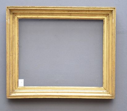 null CADRE en bois mouluré et doré

XIXème siècle

72,5 x 58 x 11 cm