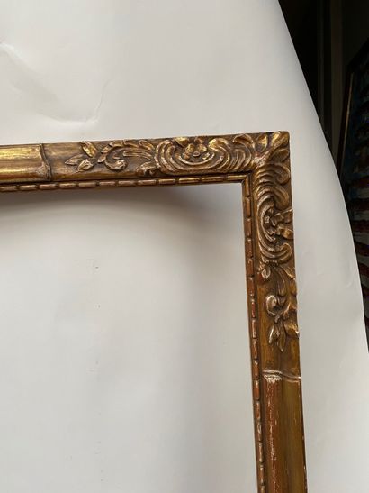null Frame with reversed profile in moulded and carved wood

Louis XIV style

85,5...