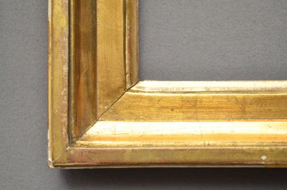 null Pair of moulded and gilded wood frames (cut and small missing)

19th century

16...