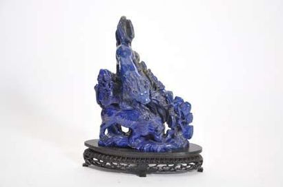 null GROUPE en lapis lazuli figurant deux lions sur un rocher fleuri. Chine Haut...