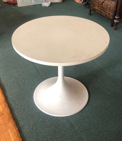 null In the taste of KNOLL

Small round side table in white lacquered metal and formica

diameter:...